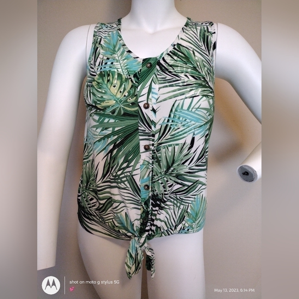 Wilde Sleeveless Green Leaves Top Sz S‎